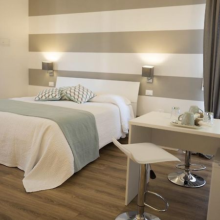 Suite Simonetta Sarzana Bagian luar foto