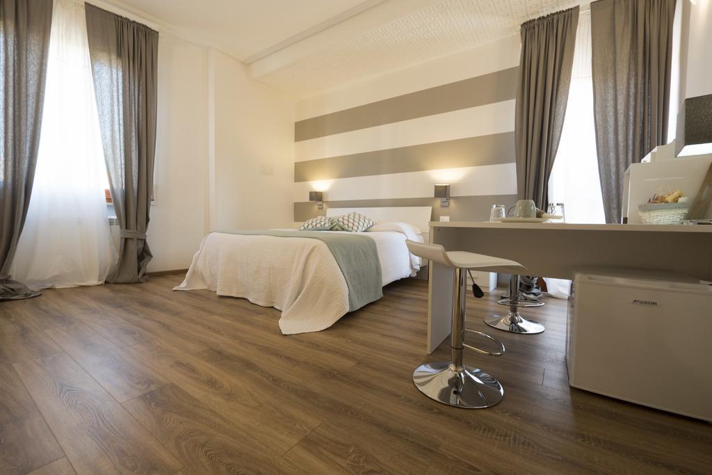 Suite Simonetta Sarzana Bagian luar foto